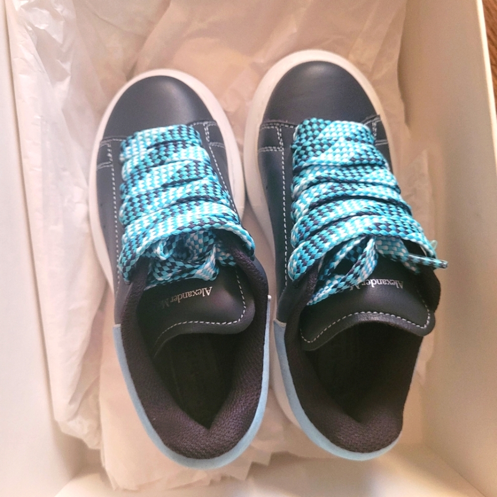 Boys shoes